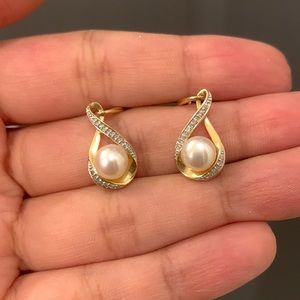 14k gold pearl drop earrings w/diamond accent